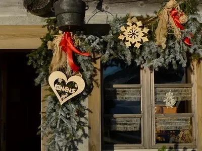 Décord de réveillon d'hiver et de Noël à la montagne